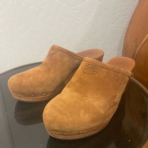 Ugg clogs